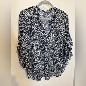 Vince Camuto Abstract Navy and White Blouse with Drapey sleeves, 1X